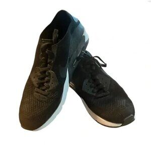 Nike Air Max Sneakers Black Mesh Size 11.5 Mens Athletic Shoes Lace-Up Lightweig